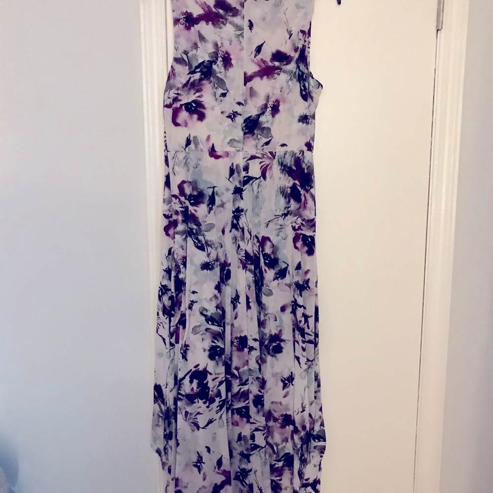 Price drop…Spring is  Here…🌸Simply Vera Floral maxi dress